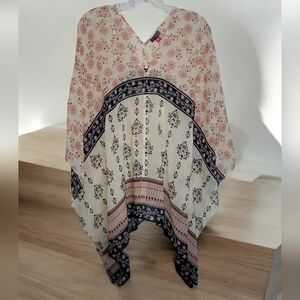 Vince Camuto Poncho.        Size M/L